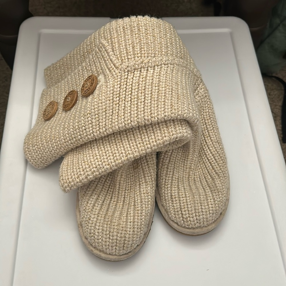 Knitted uggs with fold over option - beige/cream color. Size 6